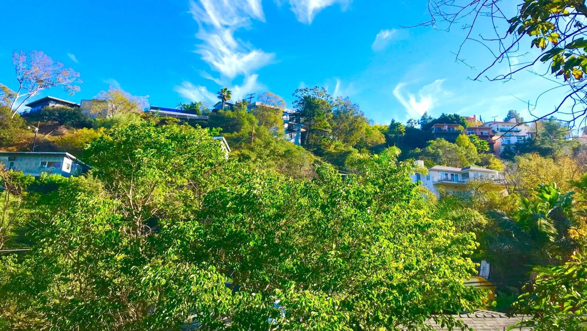 Hollywood Hills Oasis With Views Patio Garden 4 Bedrooms Holiday home Los Angeles